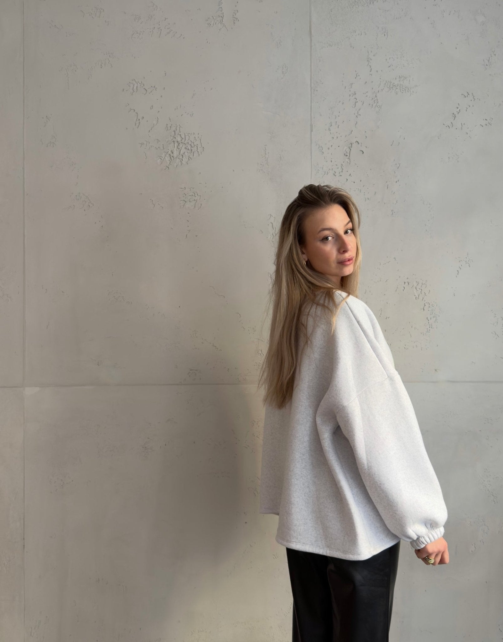 Oversize Sweatshirt mit Love Stickerei - Switch - Fashion