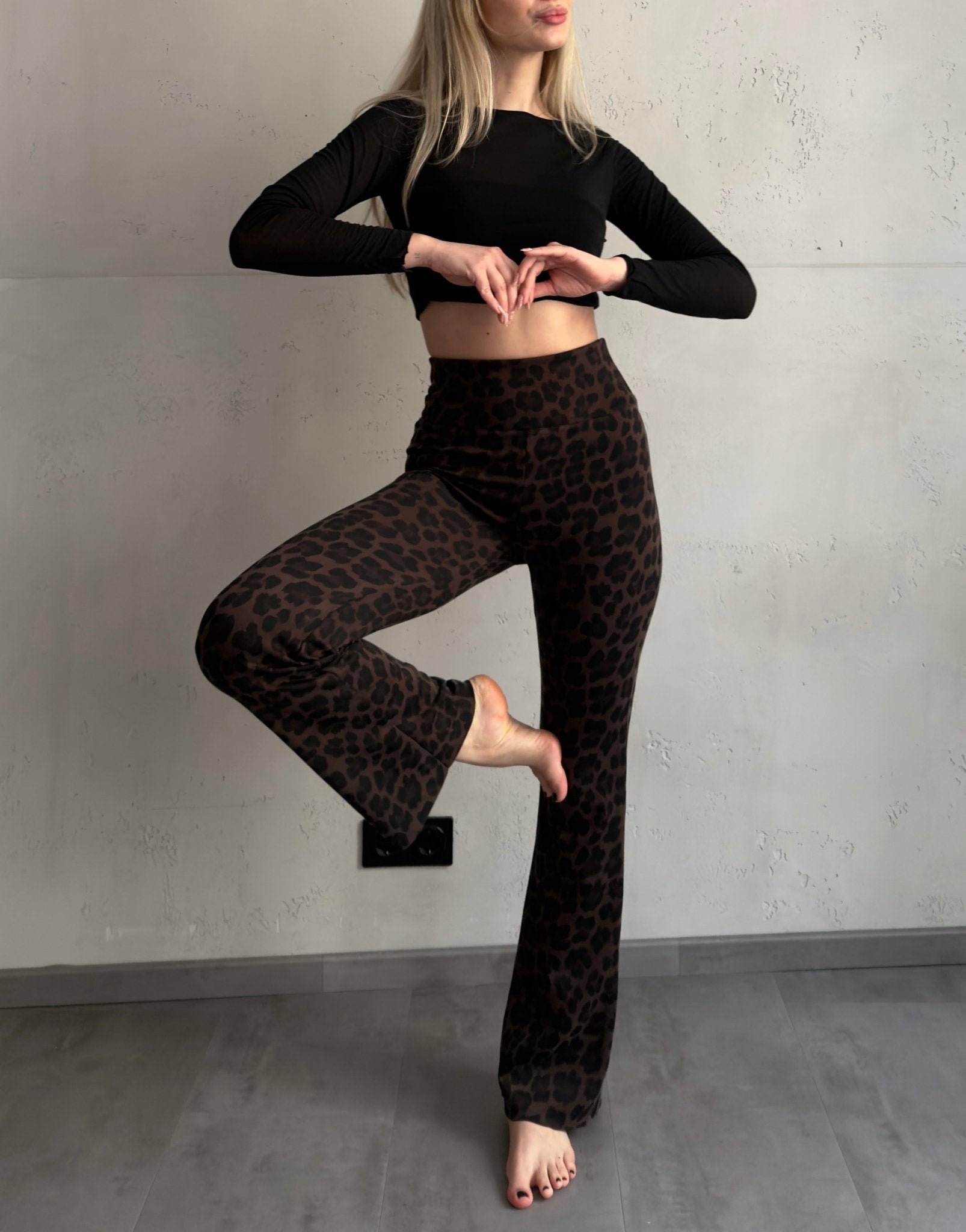 Pilates Leo Leggings mit ausgestelltem Bein - Switch - Fashion