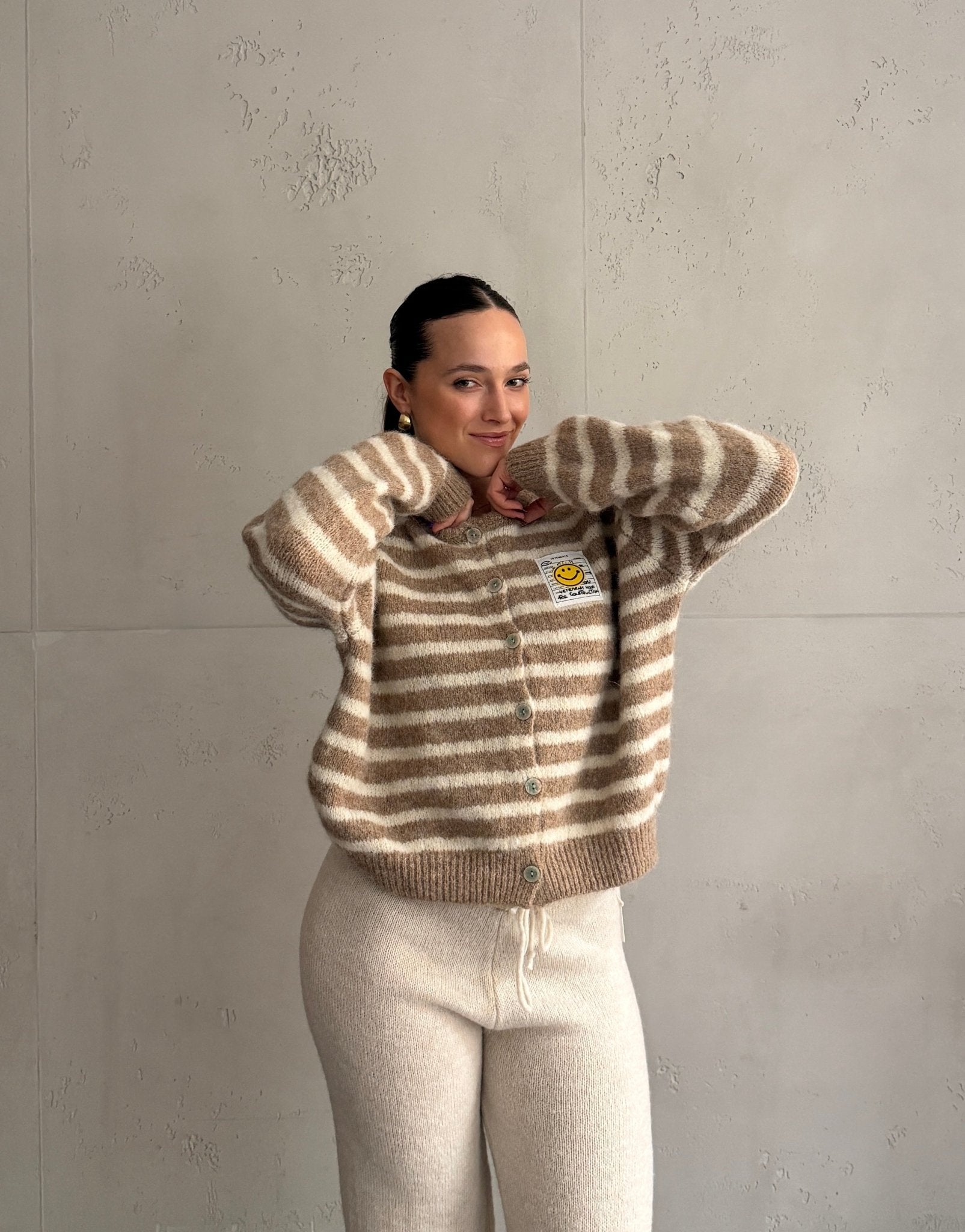 Smiley Patch Strickjacke gestreift - Switch - Fashion