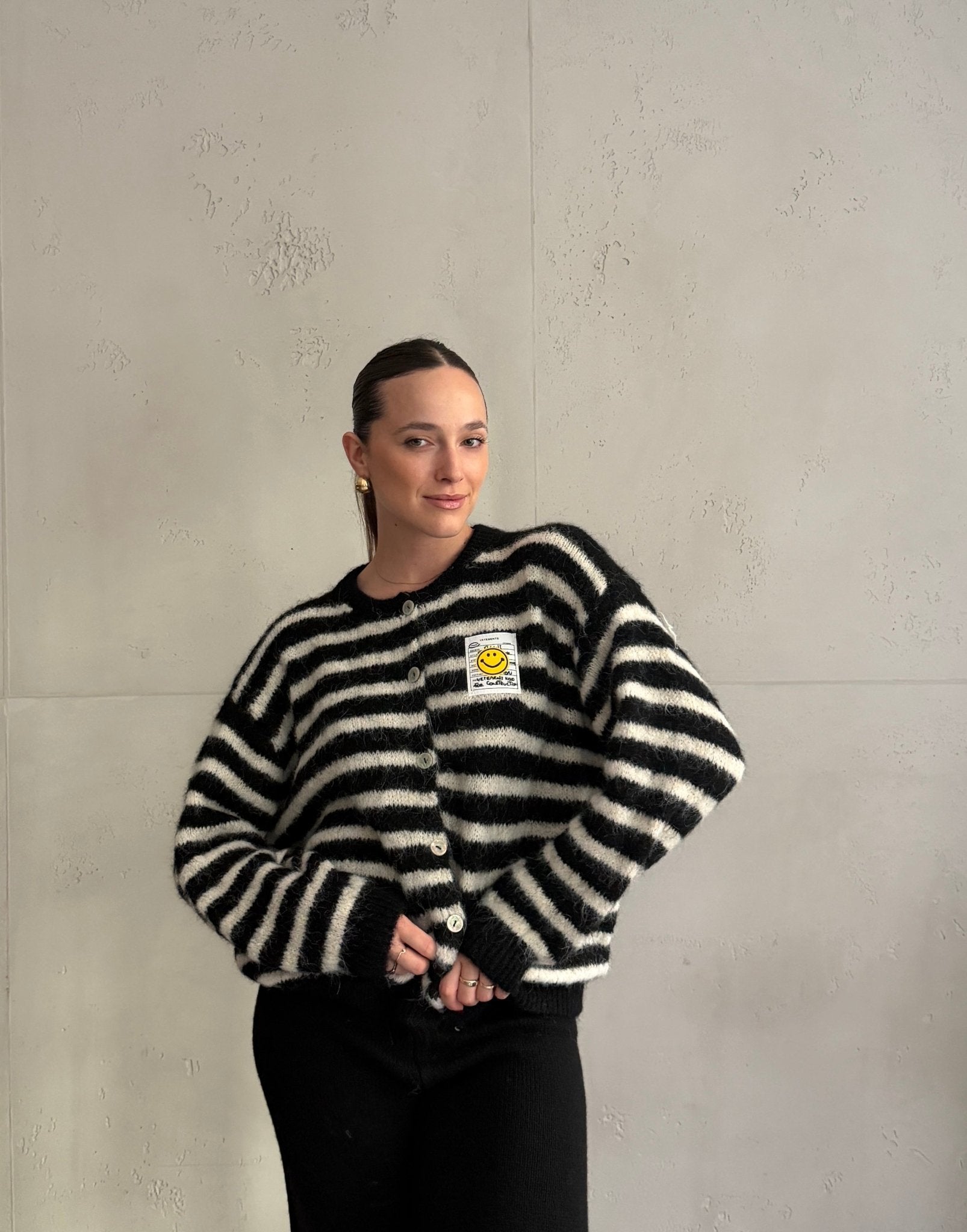 Smiley Patch Strickjacke gestreift - Switch - Fashion