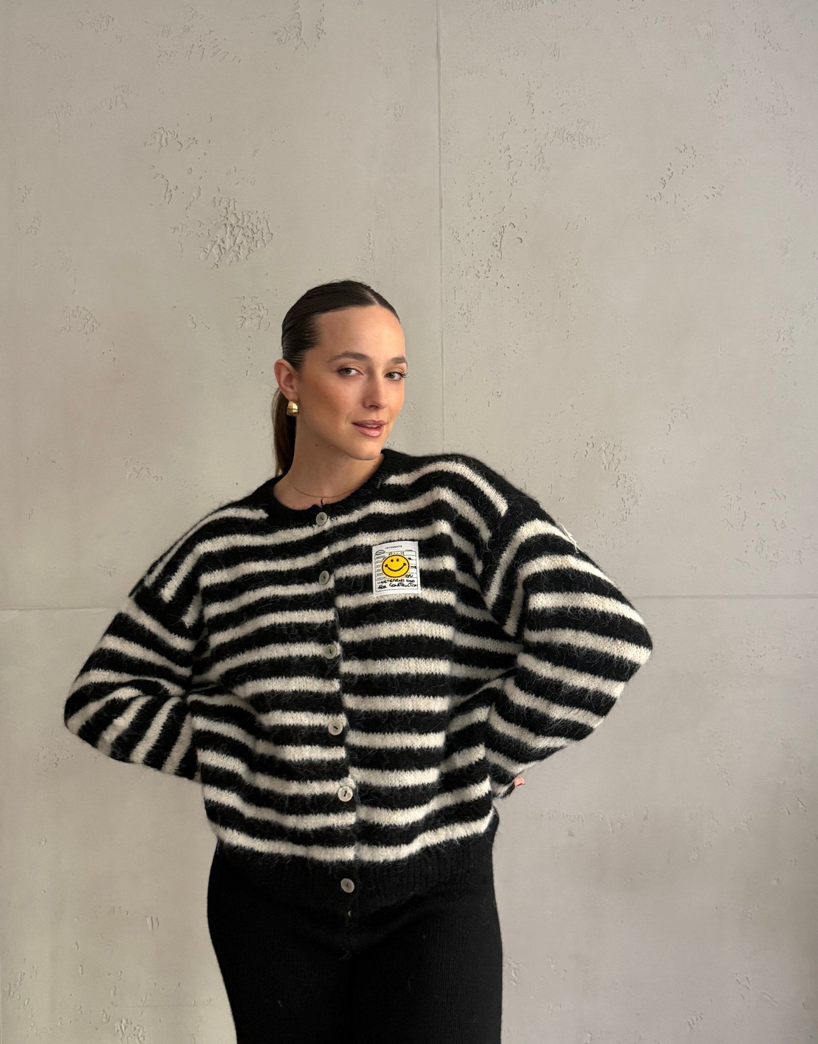 Smiley Patch Strickjacke gestreift - Switch - Fashion