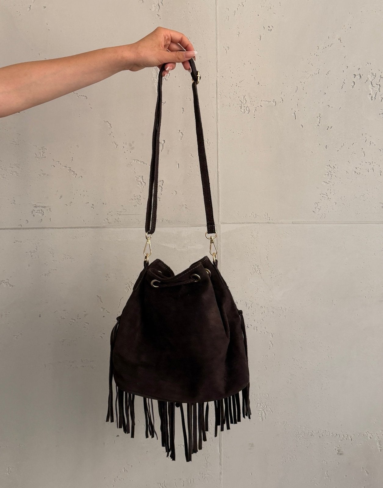 Suede Bucket Bag mit Fransen – 100% Leder, Dunkelbeige - Switch-Fashion