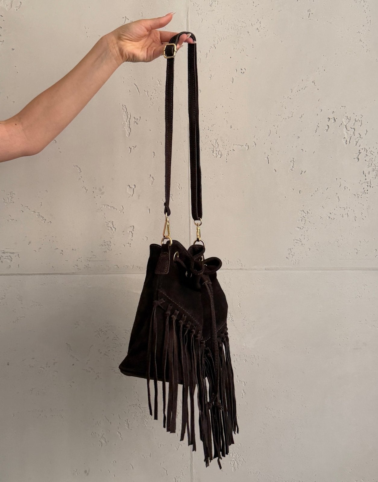 Suede Bucket Bag mit Fransen – 100% Leder, Dunkelbeige - Switch-Fashion