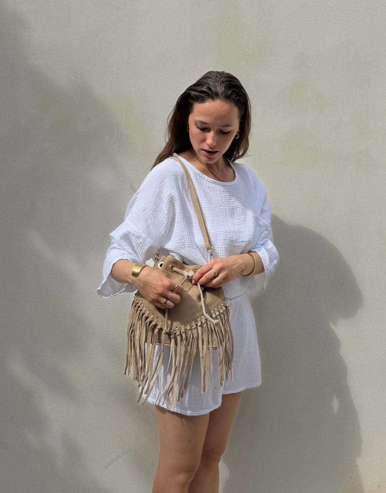 Suede Bucket Bag mit Fransen – 100% Leder, Dunkelbeige - Switch-Fashion