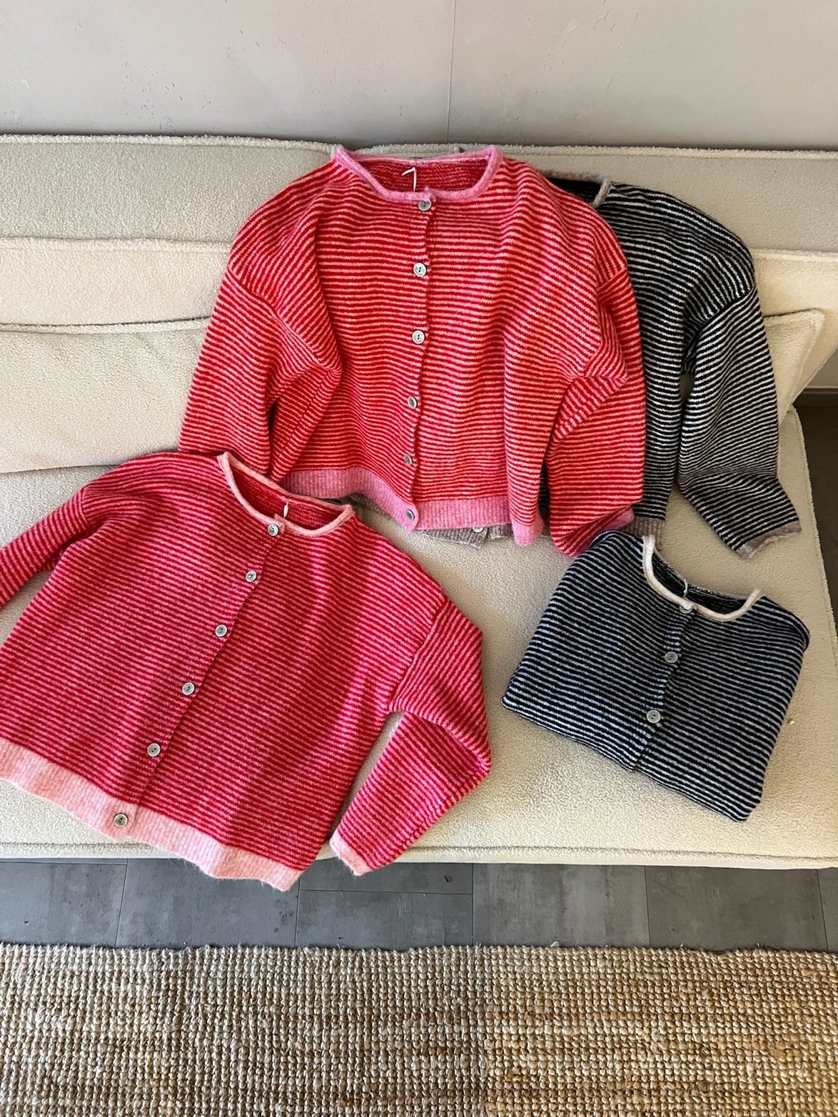Two-Tone Strickjacke mit Streifen - Switch-Fashion