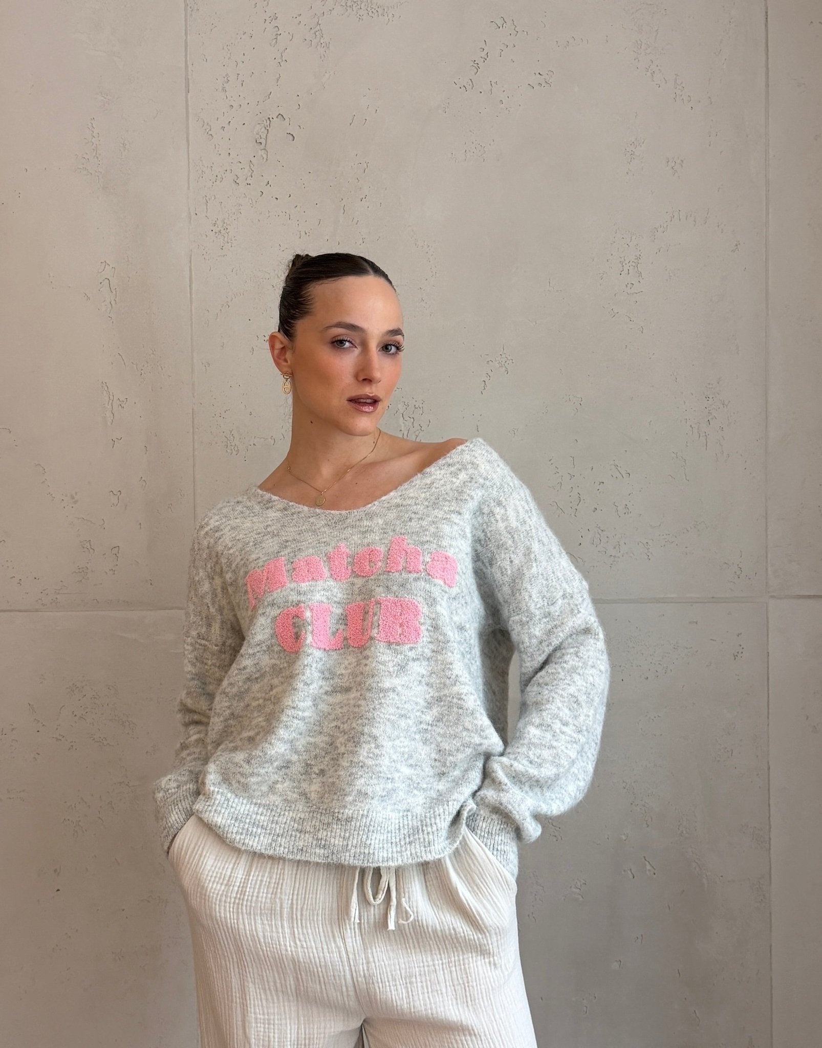 V - Ausschnitt Pullover "Matcha Club" - Switch - Fashion