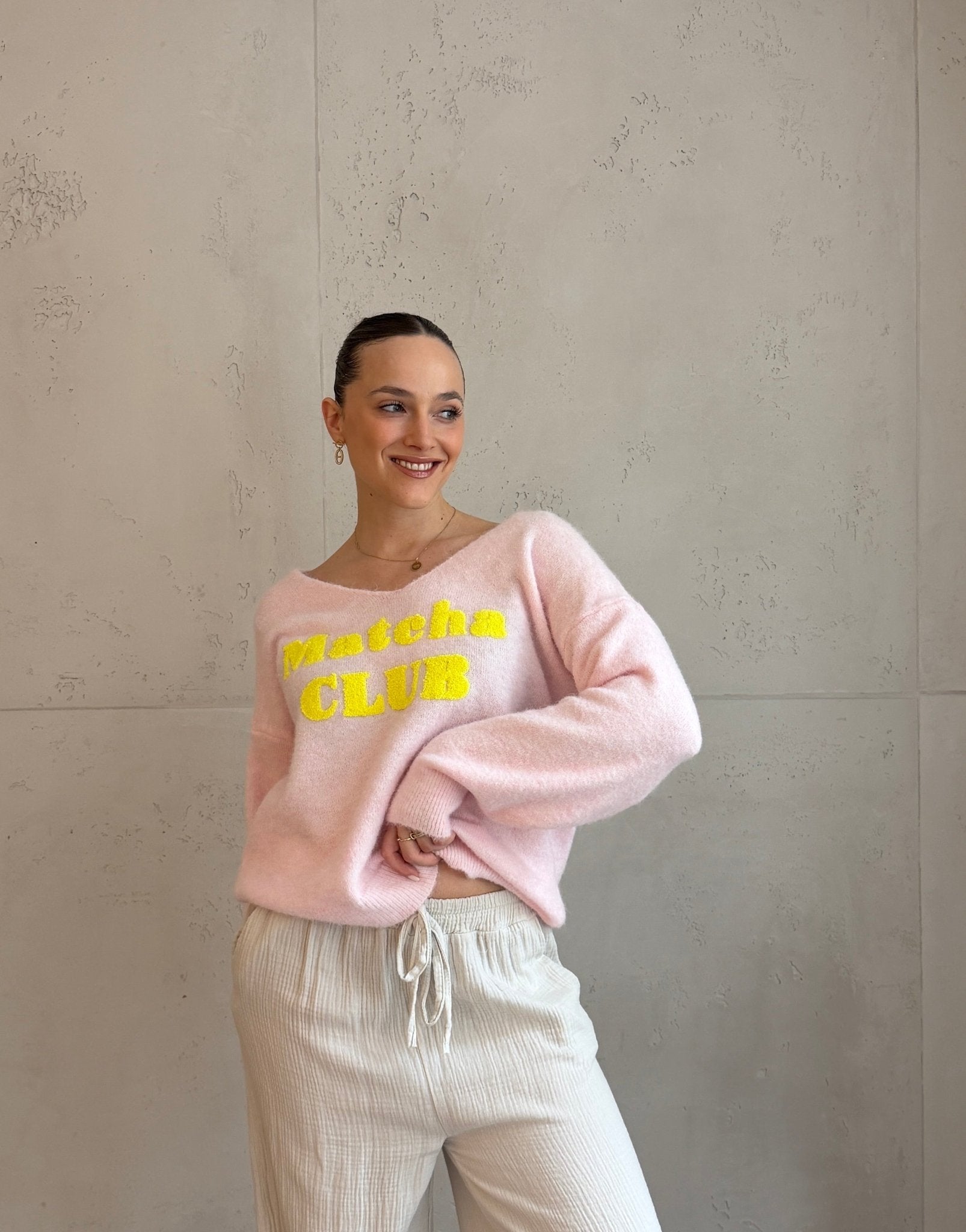 V - Ausschnitt Pullover "Matcha Club" - Switch - Fashion