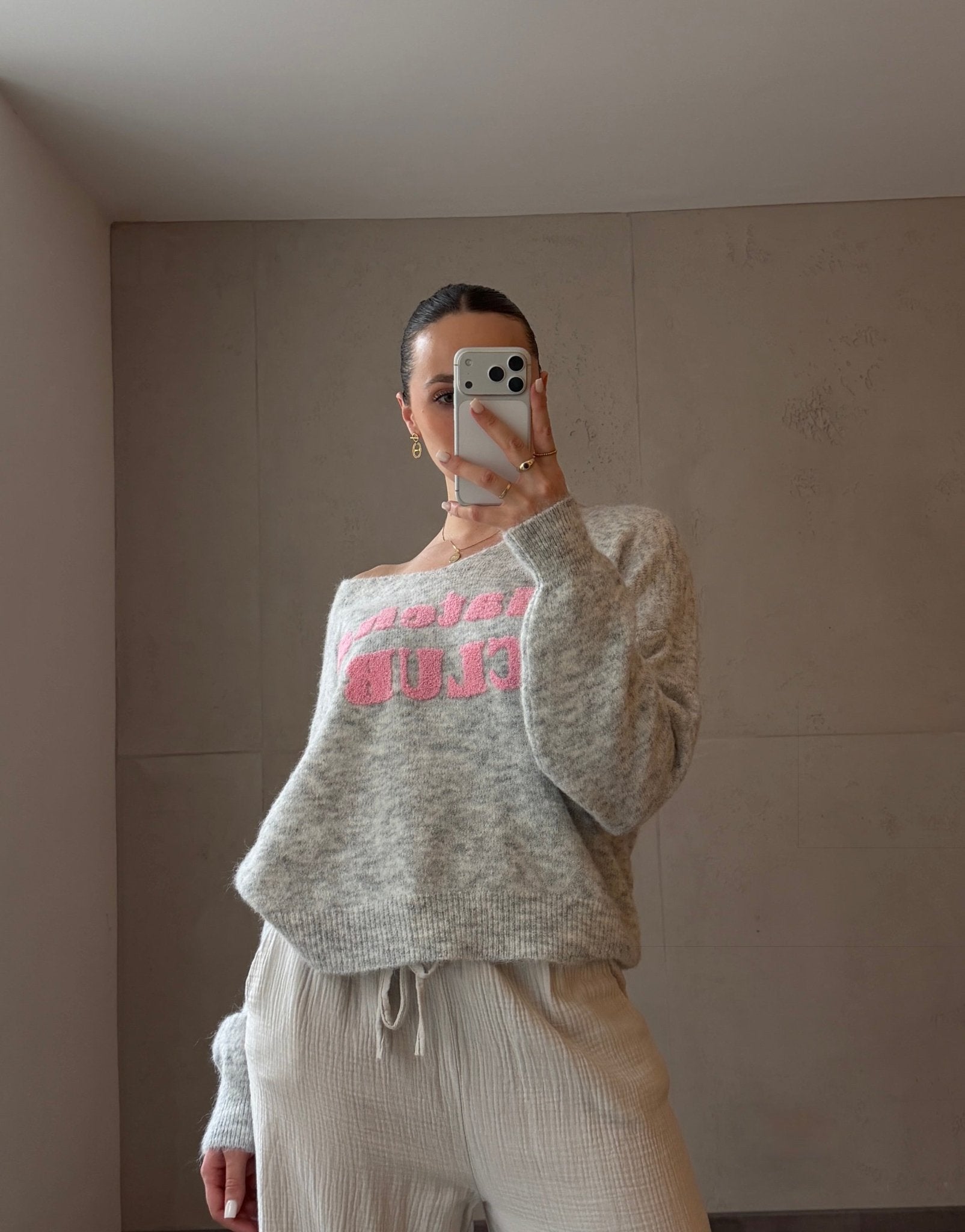 V - Ausschnitt Pullover "Matcha Club" - Switch - Fashion