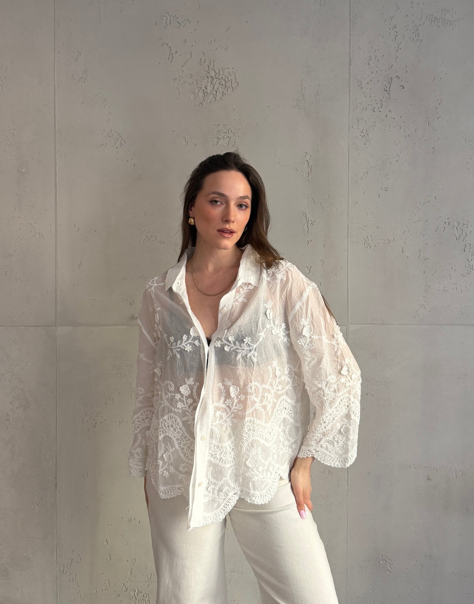 Weiße Hemdbluse aus Baumwolle – Spitze & Häkel - Details - Switch - Fashion