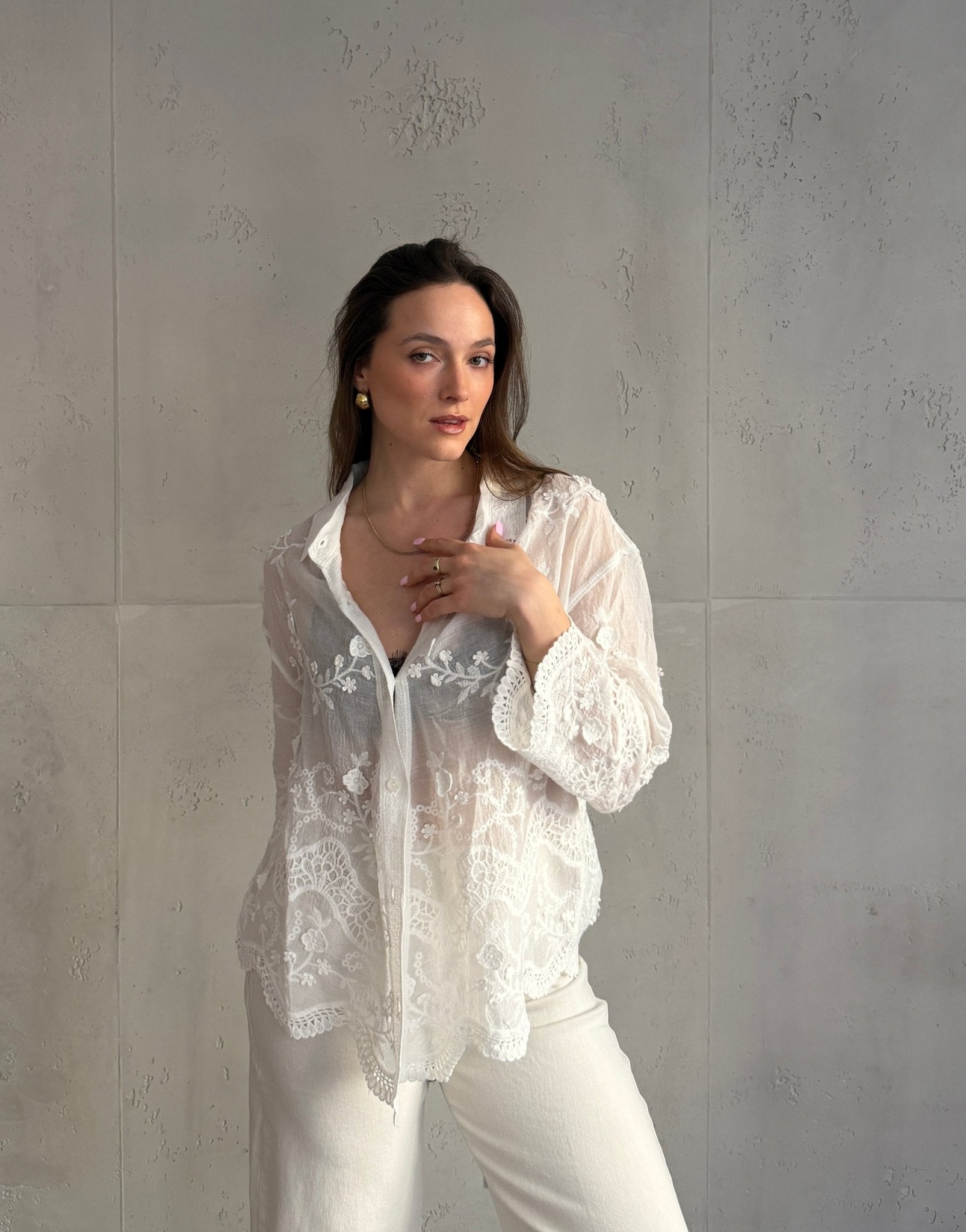 Weiße Hemdbluse aus Baumwolle – Spitze & Häkel - Details - Switch - Fashion