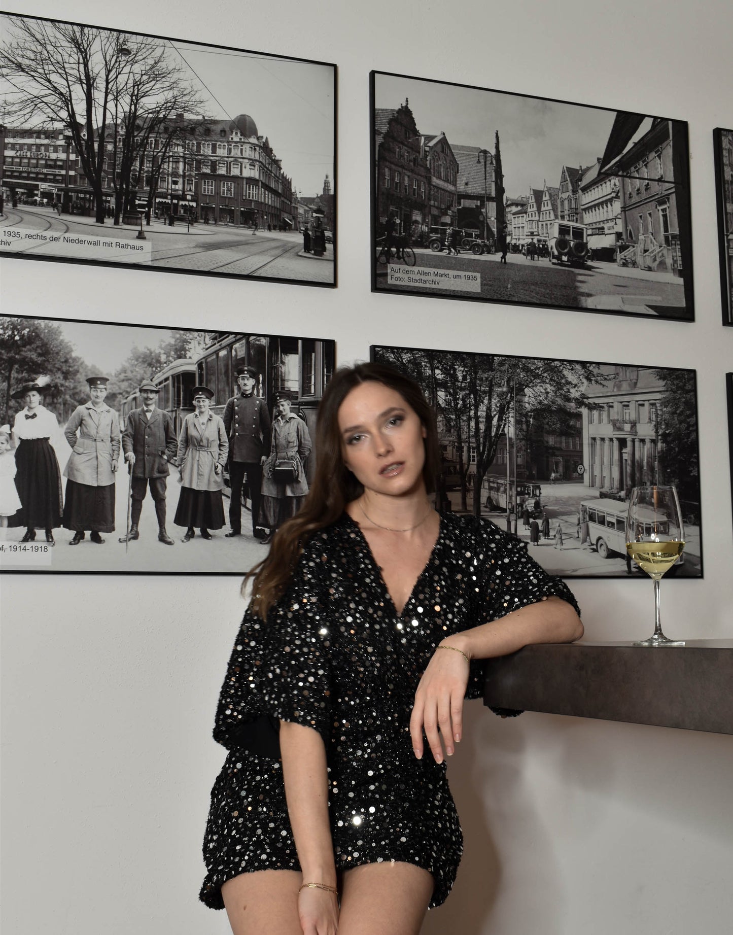 Minidress mit Pailletten in Schwarz