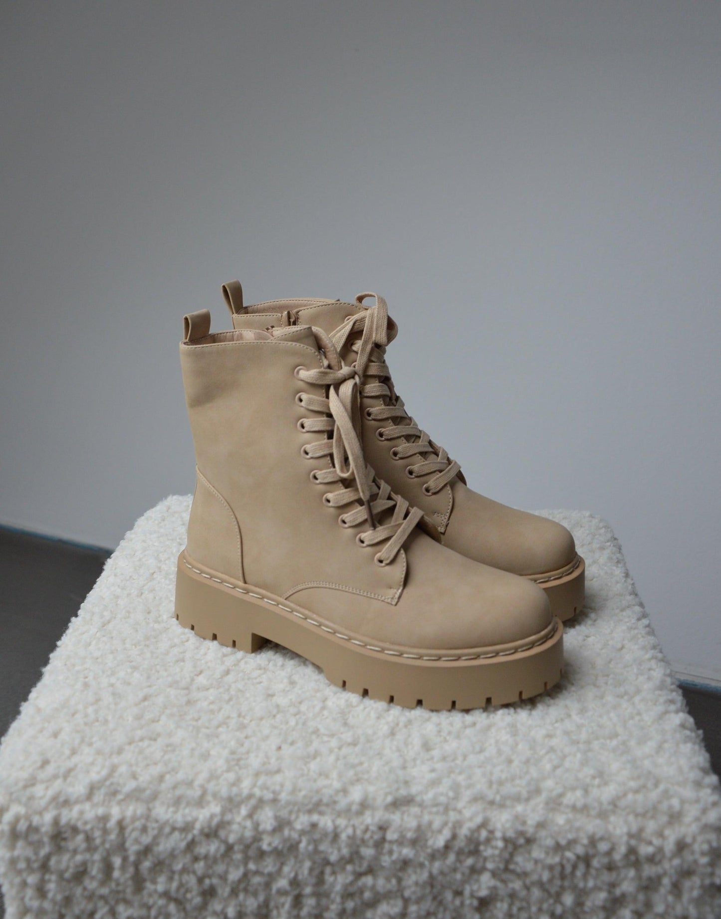 Schnürstiefel mit dicker Sohle - Switch-Fashion