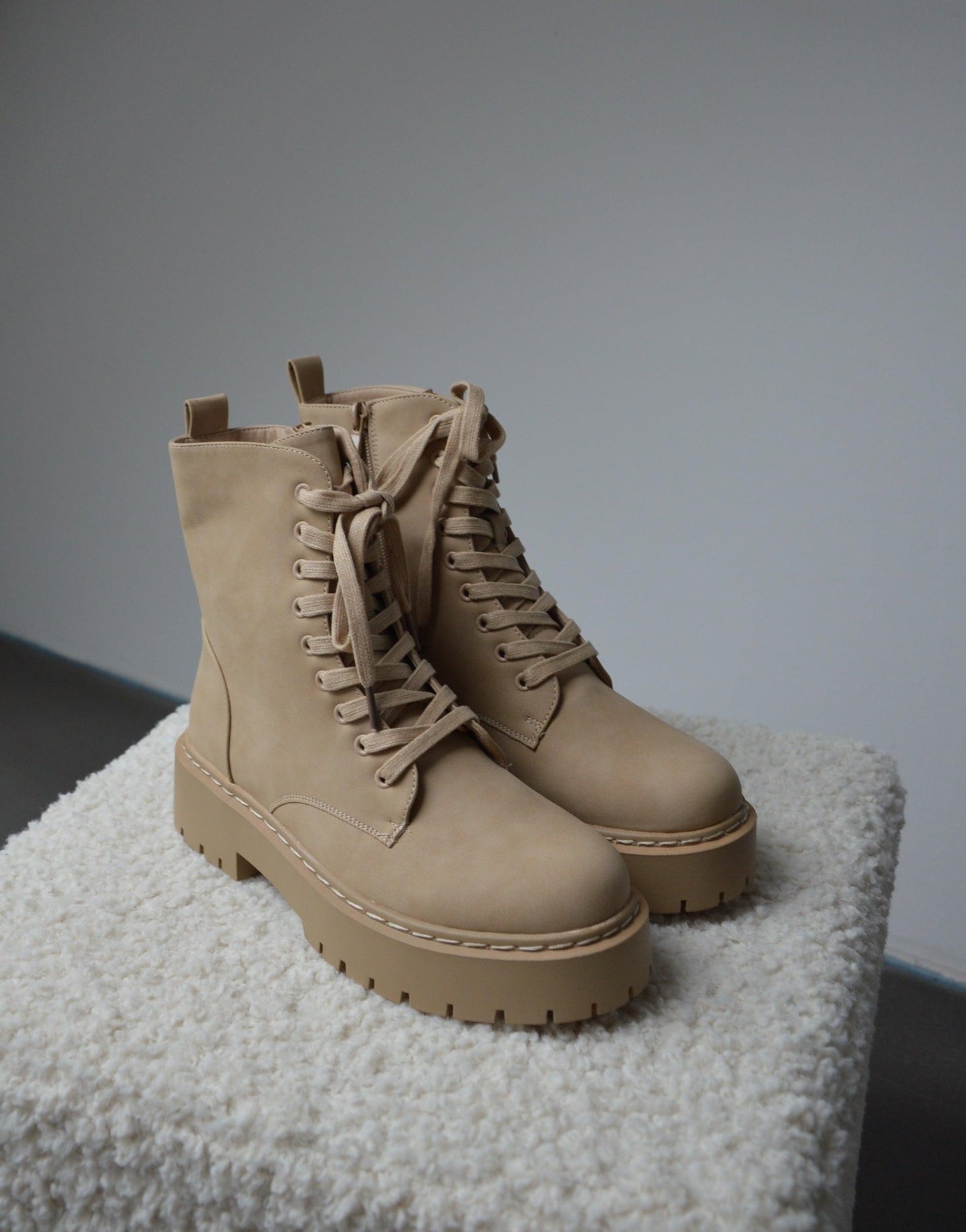 Schnürstiefel mit dicker Sohle - Switch-Fashion