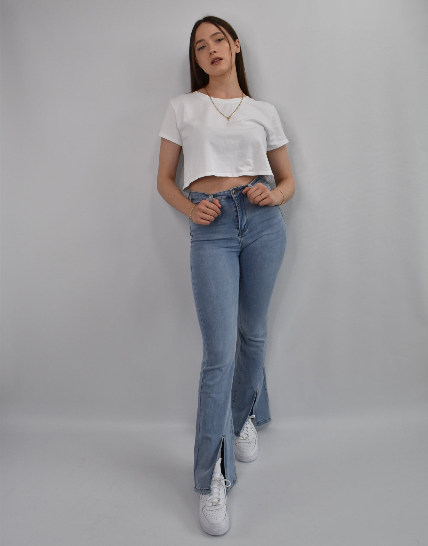 Jeans mit Schlag und Schlitz