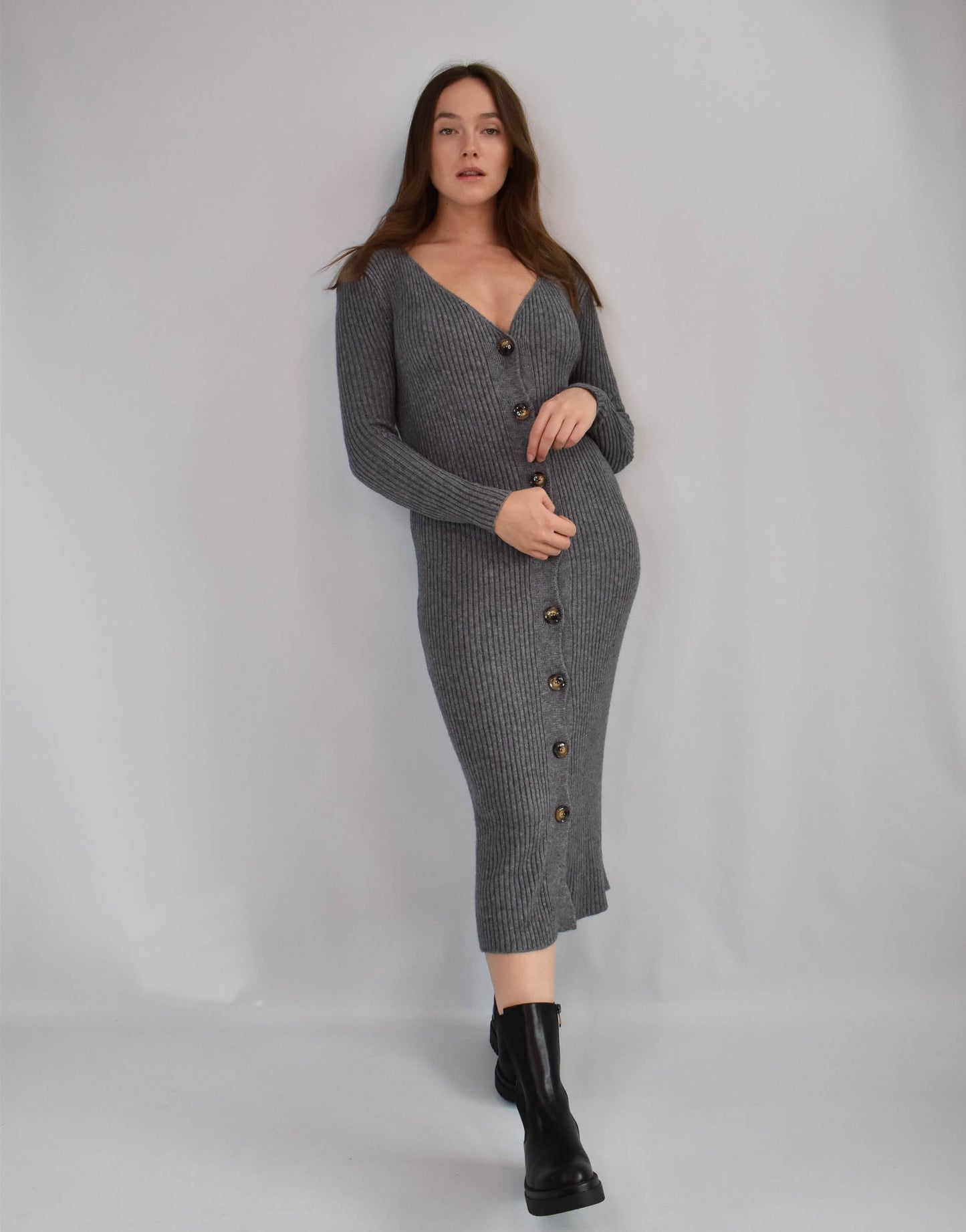 Geripptes Maxistrickkleid mit Knopfleiste