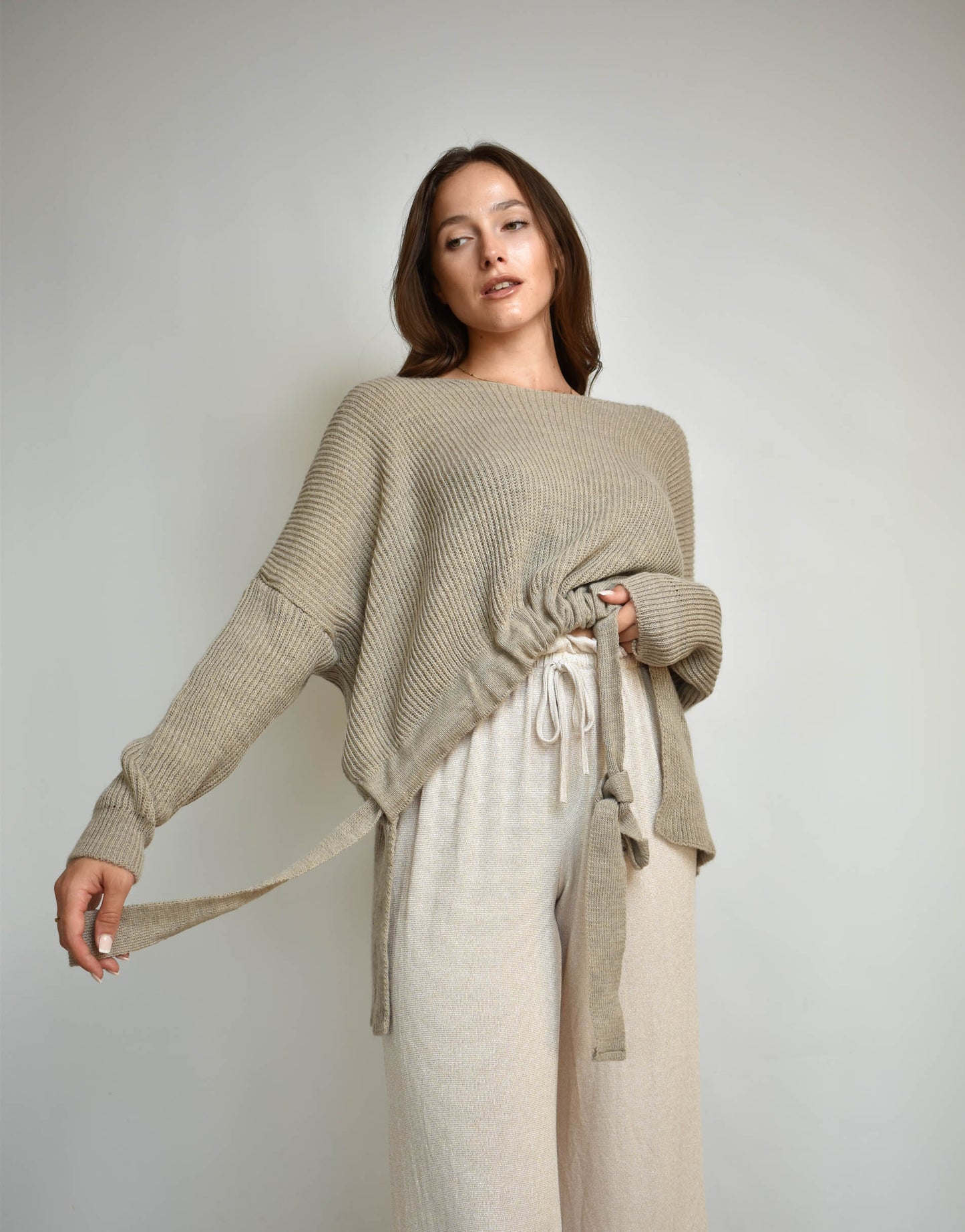 Pullover mit Schlaufen am Bund