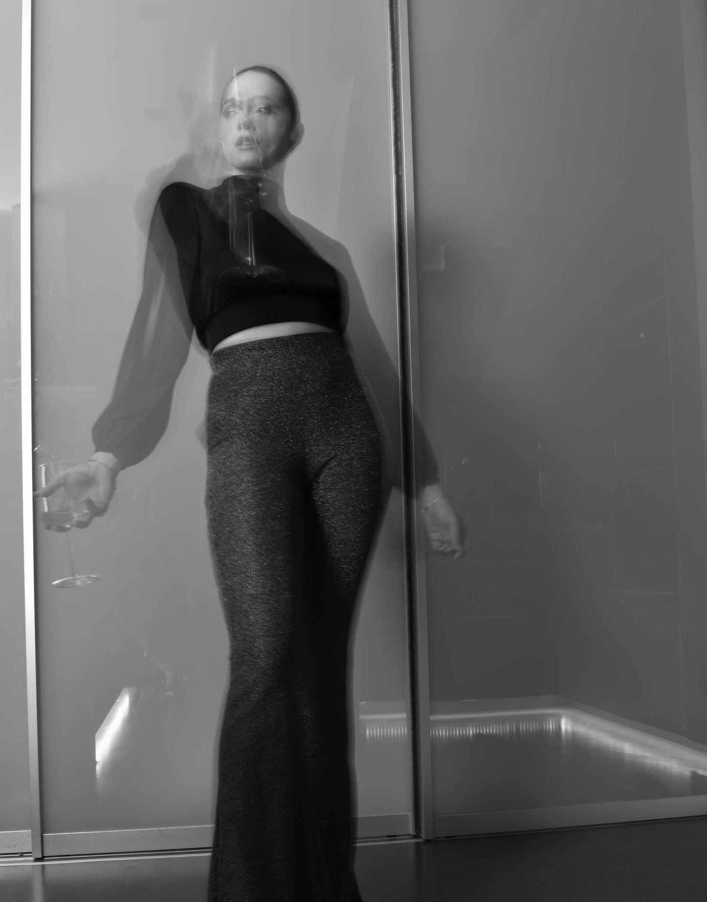 Schmal geschnittene Schlaghose in Silber - Switch-Fashion