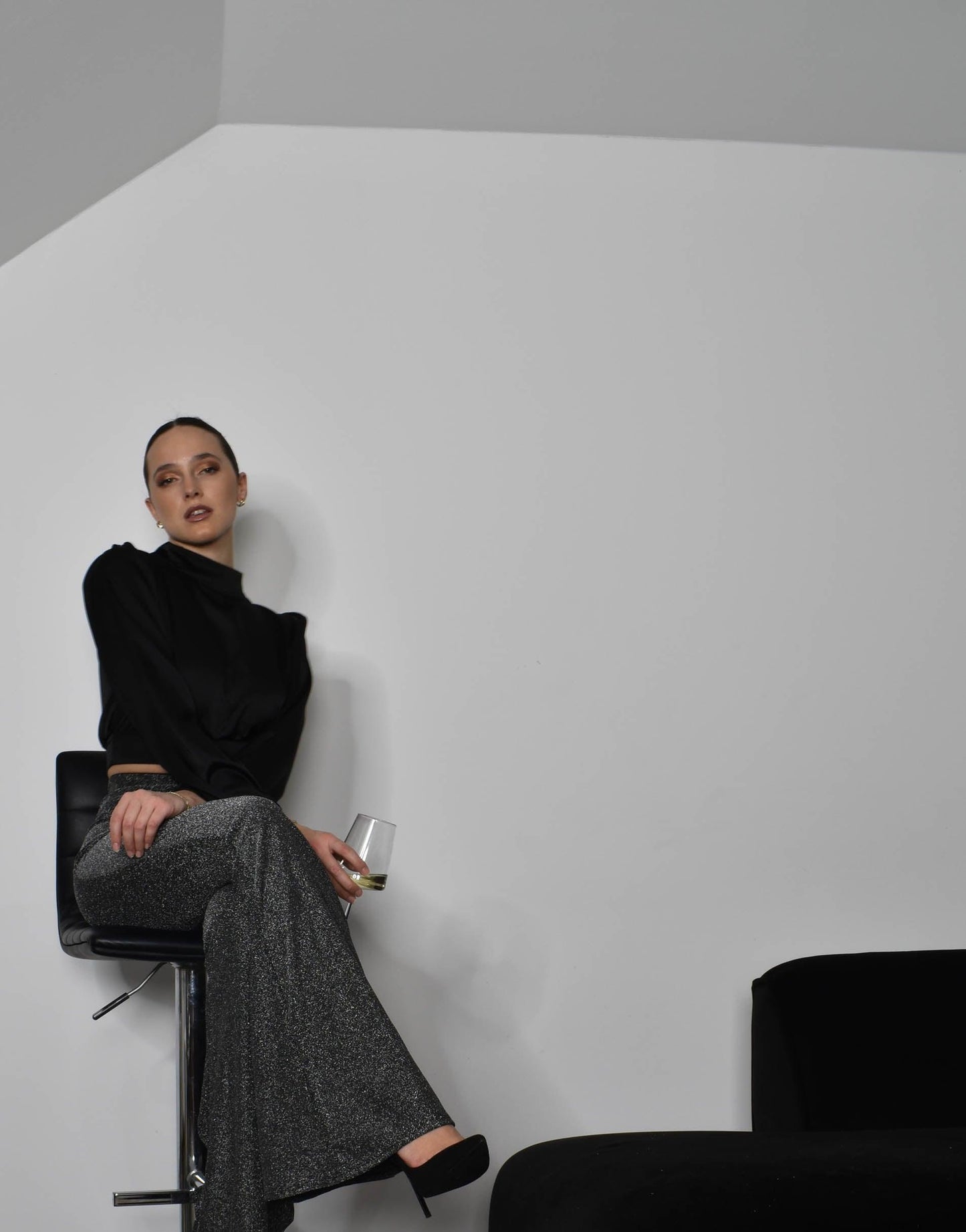 Schmal geschnittene Schlaghose in Silber - Switch-Fashion