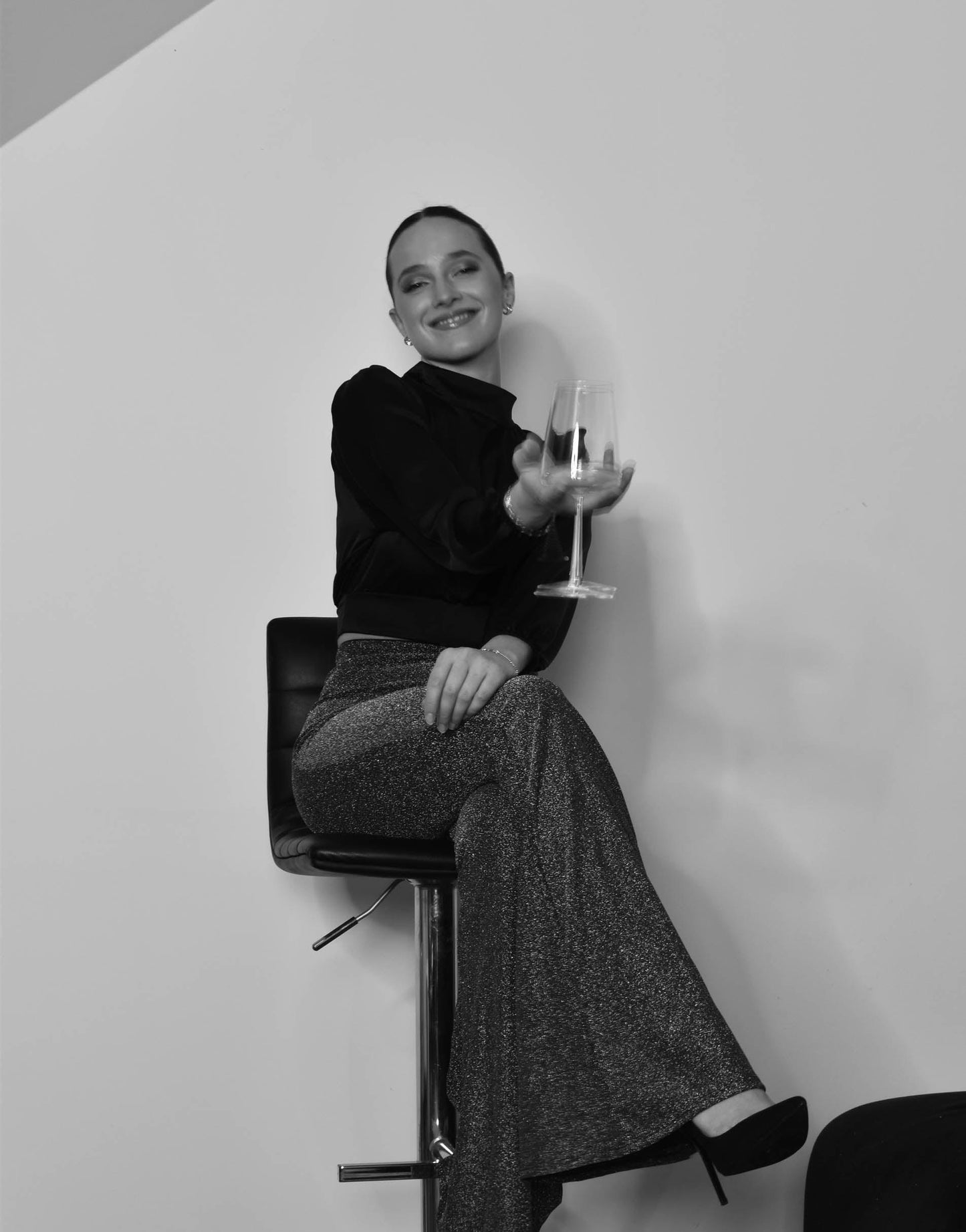 Schmal geschnittene Schlaghose in Silber - Switch-Fashion