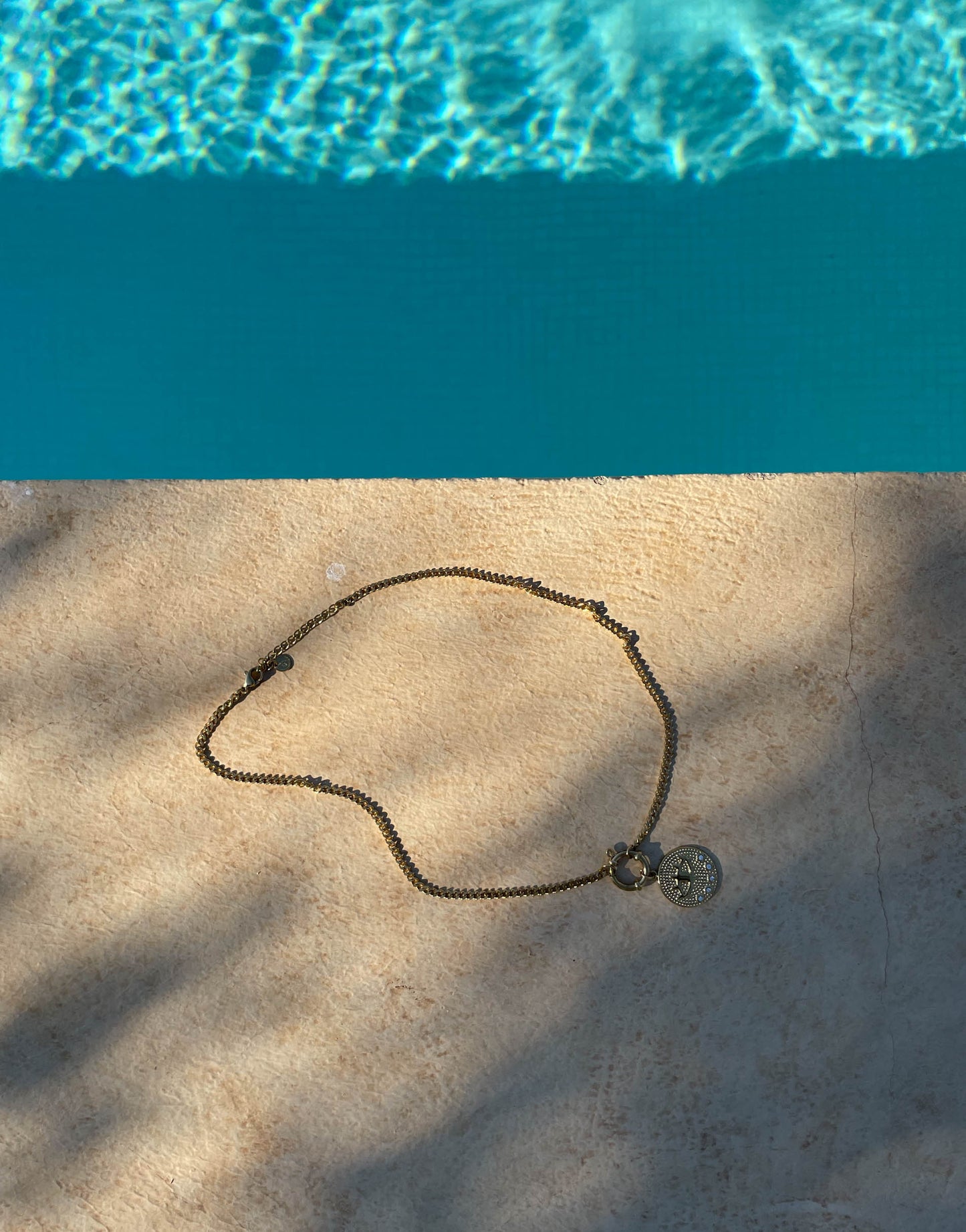 Goldkette aus Edelstahl mit rundem Anhänger und Glitzer Auge