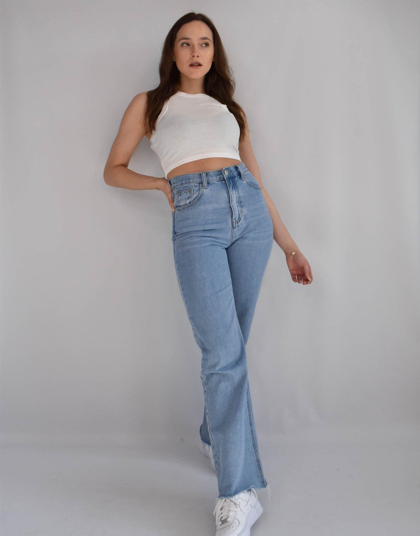 Straight Jeans in mittlerer Waschung und hohem Bund - Switch-Fashion