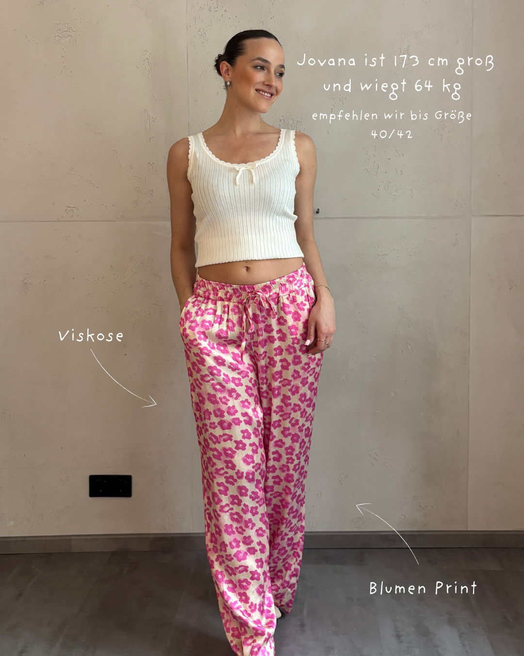 Silky Hose mit Blumenprint in Pink