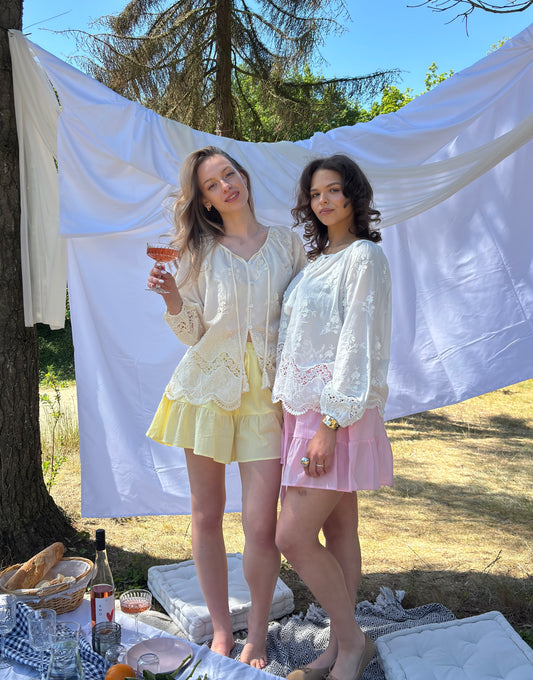 Boho-Bluse mit Spitze und Stickerei