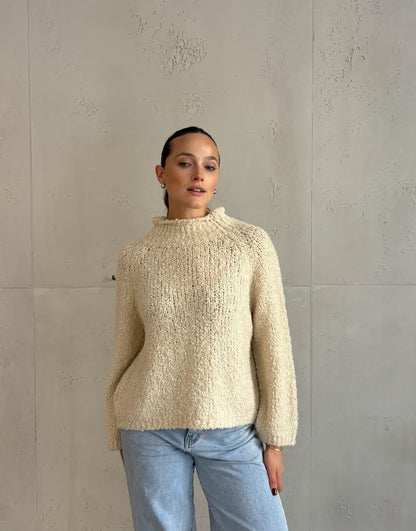 Boucle Pullover mit Stehkragen