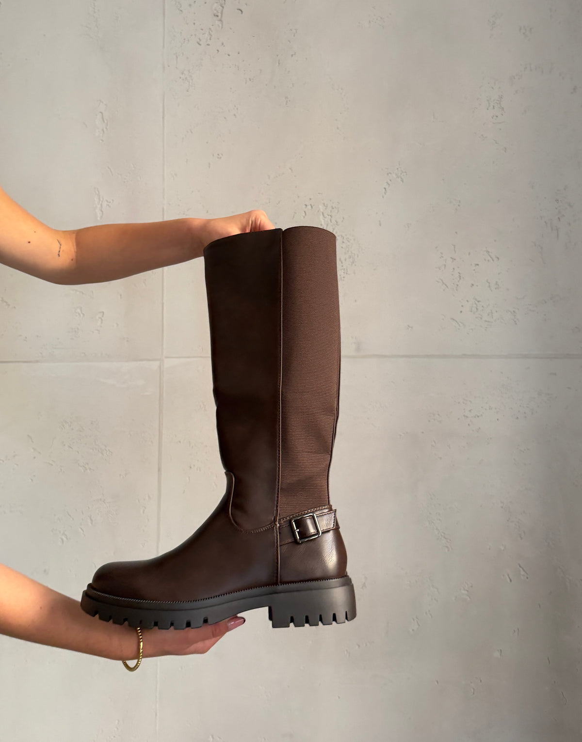 Braune Stiefel im Reiterstiefel-Design