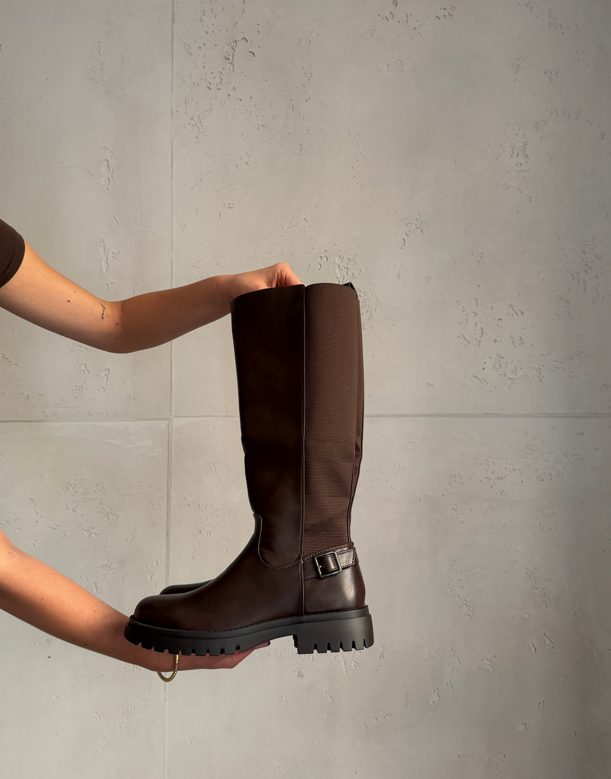Braune Stiefel im Reiterstiefel-Design