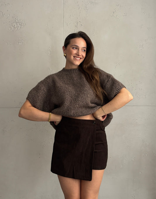 Cord-Skort mit Knopf & angedeutetem Schlitz