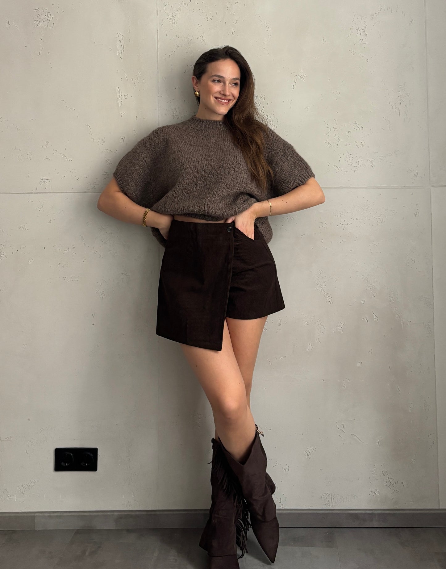 Cord-Skort mit Knopf & angedeutetem Schlitz
