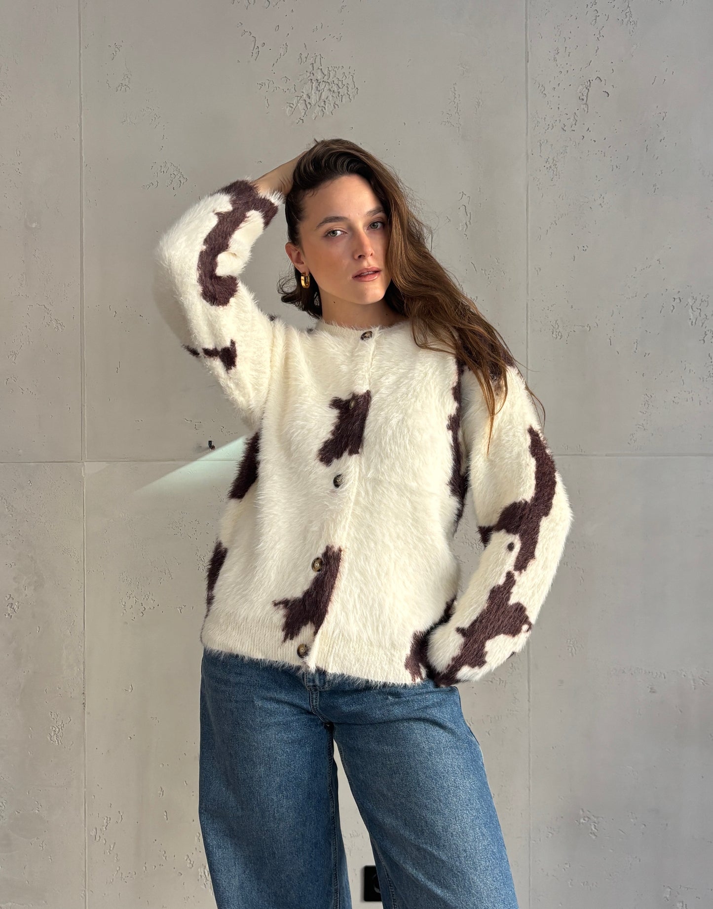 Cow-Strickjacke mit Knöpfen & Rundhals