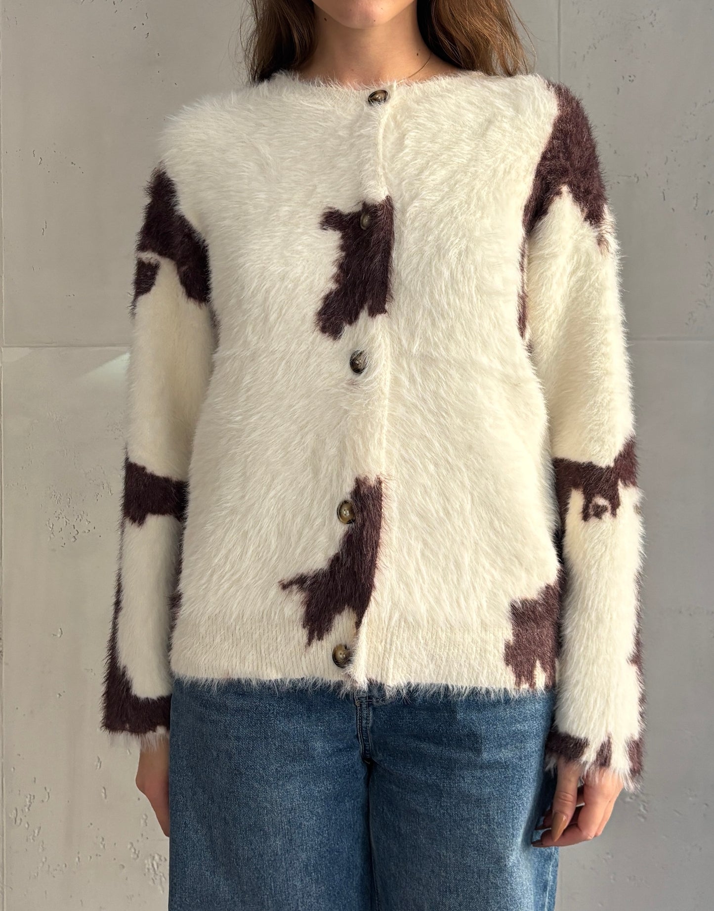 Cow-Strickjacke mit Knöpfen & Rundhals