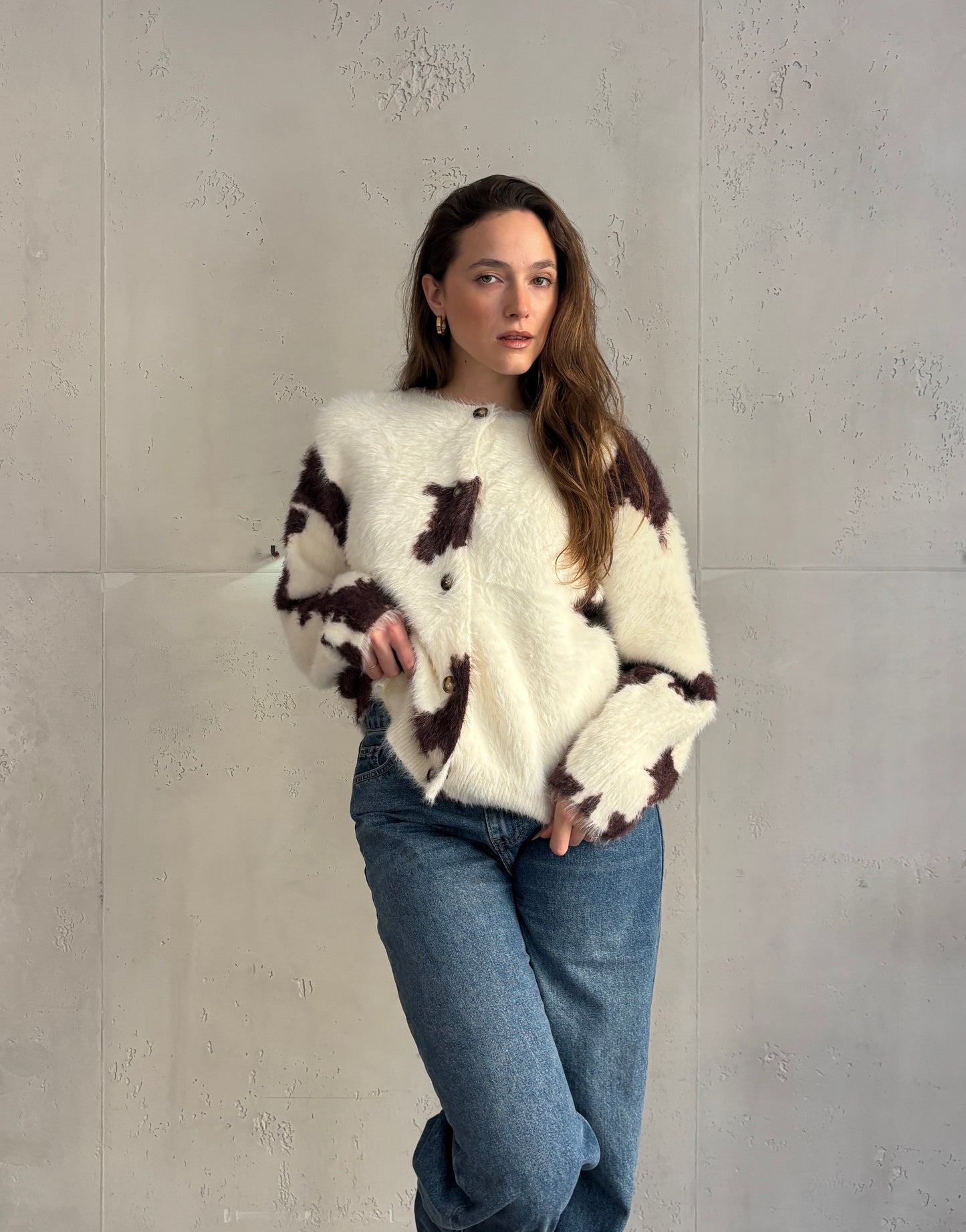 Cow-Strickjacke mit Knöpfen & Rundhals