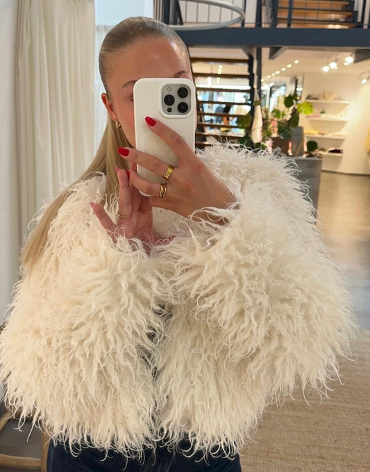 Fluffy Felljacke – kurz geschnittene Kunstfelljacke