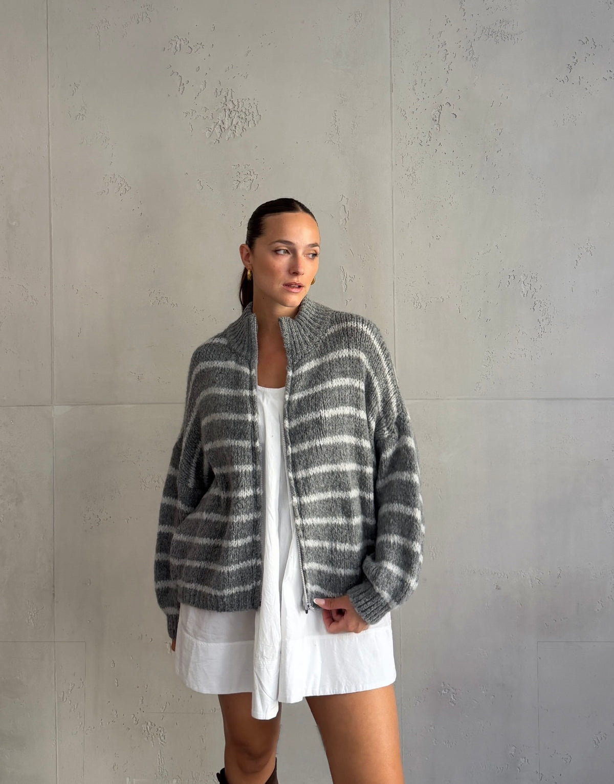 Lange Strickjacke mit Stehkragen und Zip