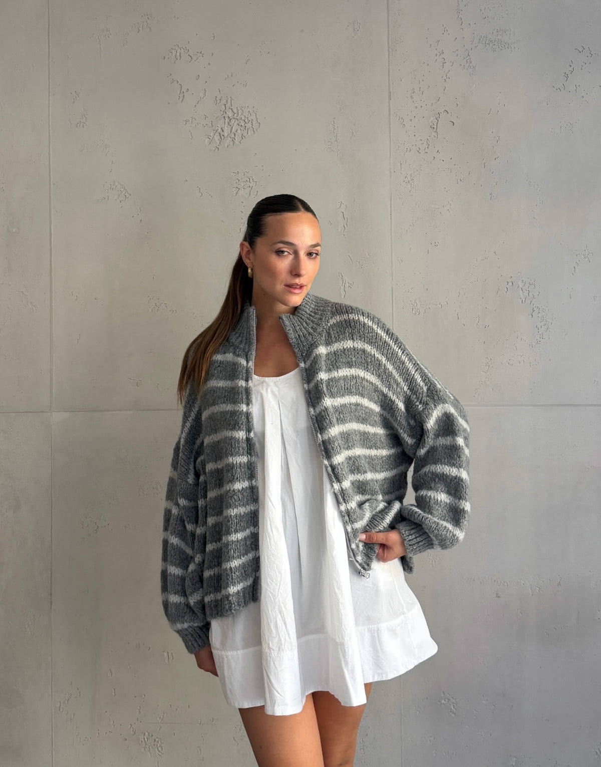 Lange Strickjacke mit Stehkragen und Zip