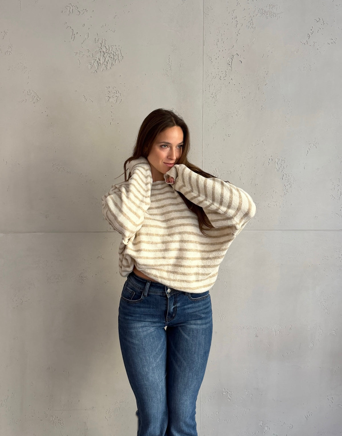 Gestreifter Pullover mit Außennaht