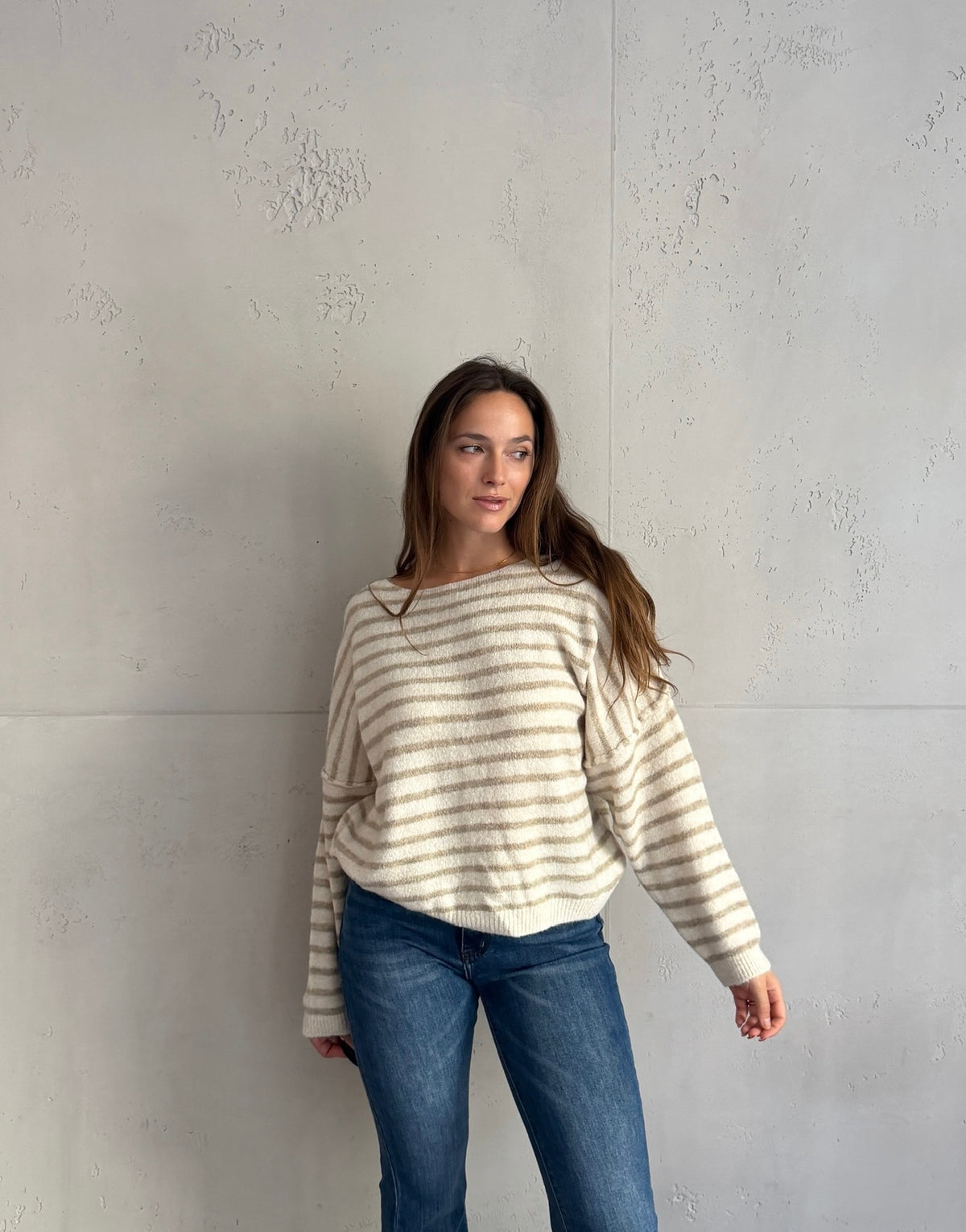 Gestreifter Pullover mit Außennaht