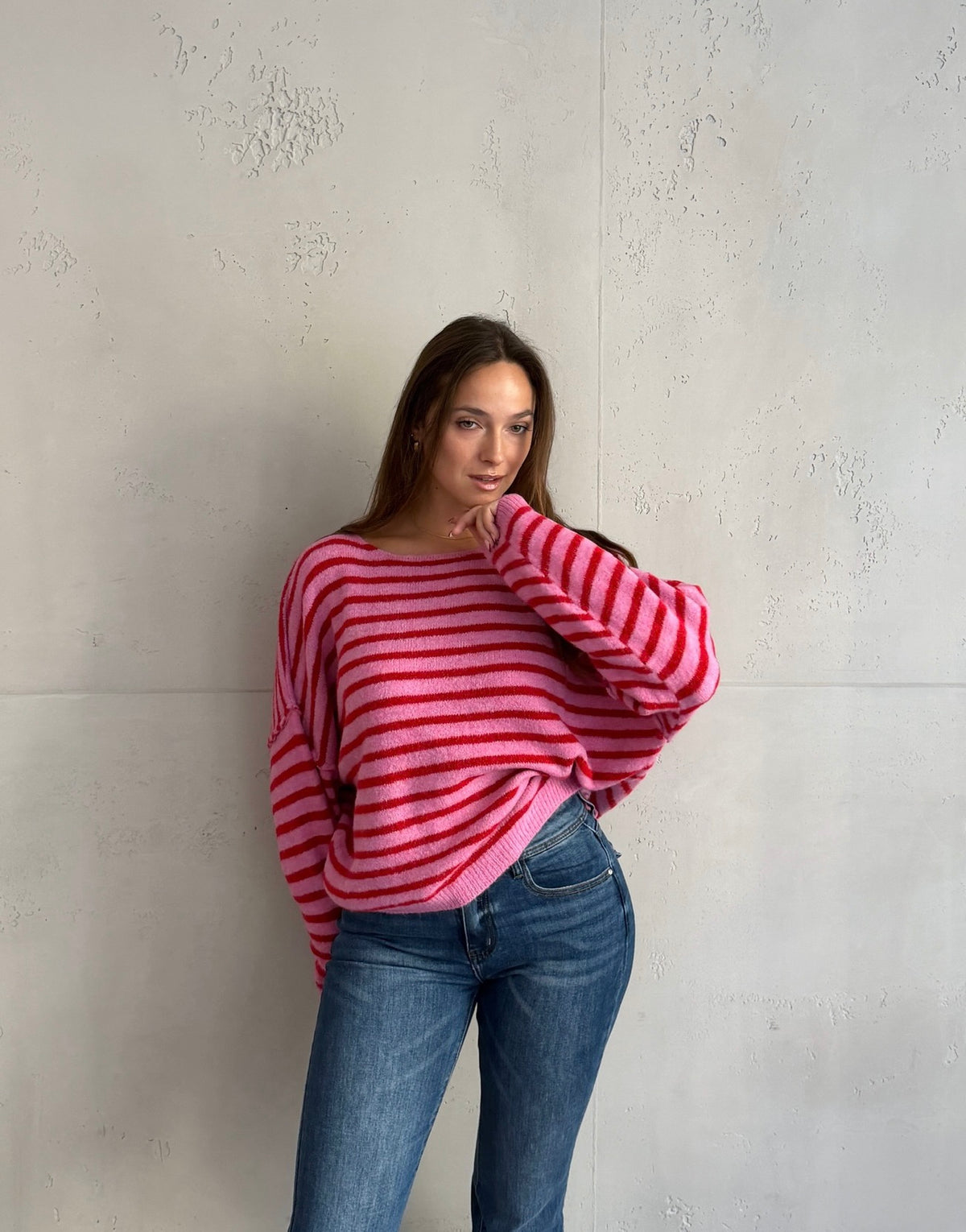 Gestreifter Pullover mit Außennaht