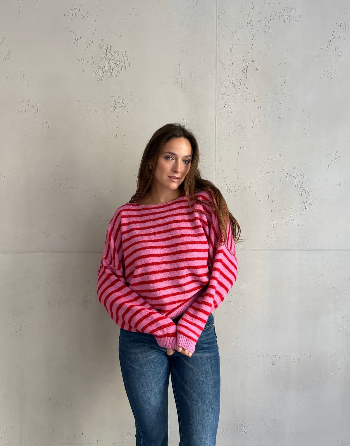 Gestreifter Pullover mit Außennaht