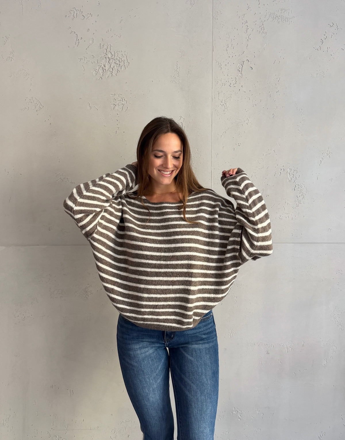 Gestreifter Pullover mit Außennaht