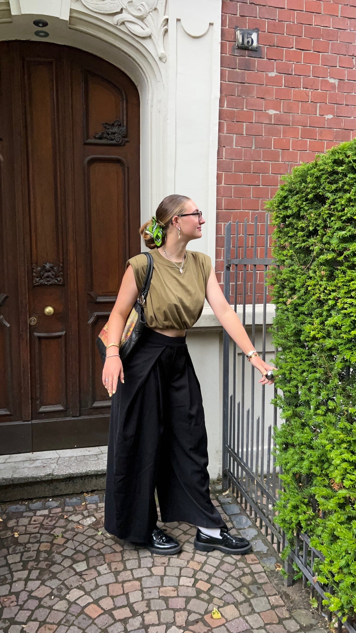 Crop Top mit Schulterpolstern - Styling