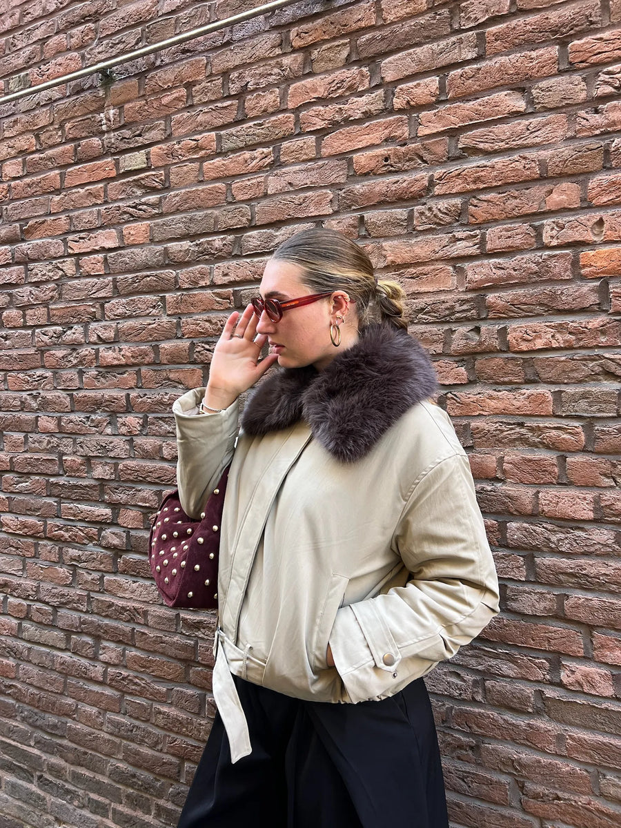 Jacke mit abnehmbarem Fellkragen