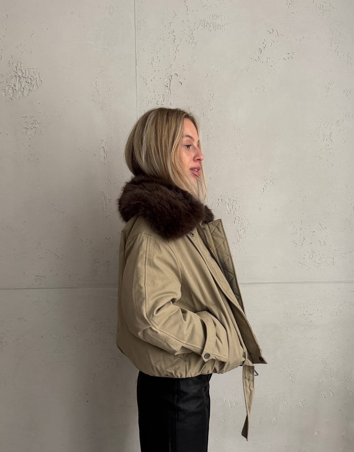 Jacke mit abnehmbarem Fellkragen