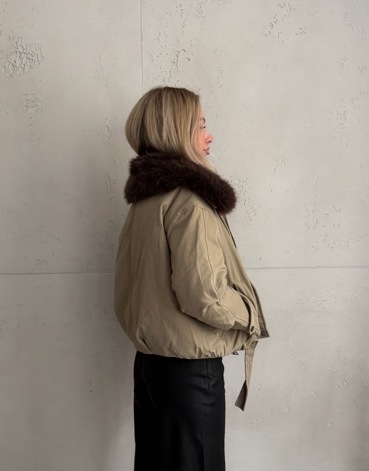 Jacke mit abnehmbarem Fellkragen