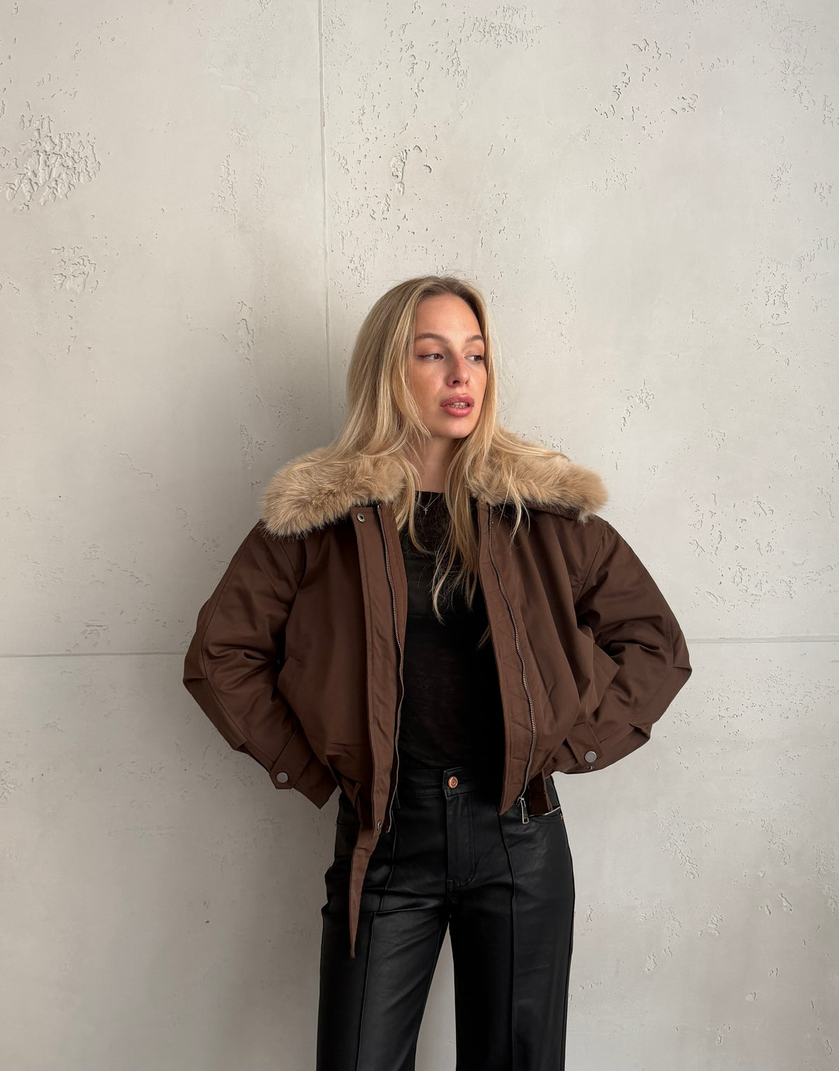 Jacke mit abnehmbarem Fellkragen