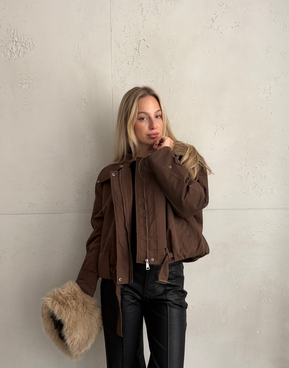 Jacke mit abnehmbarem Fellkragen