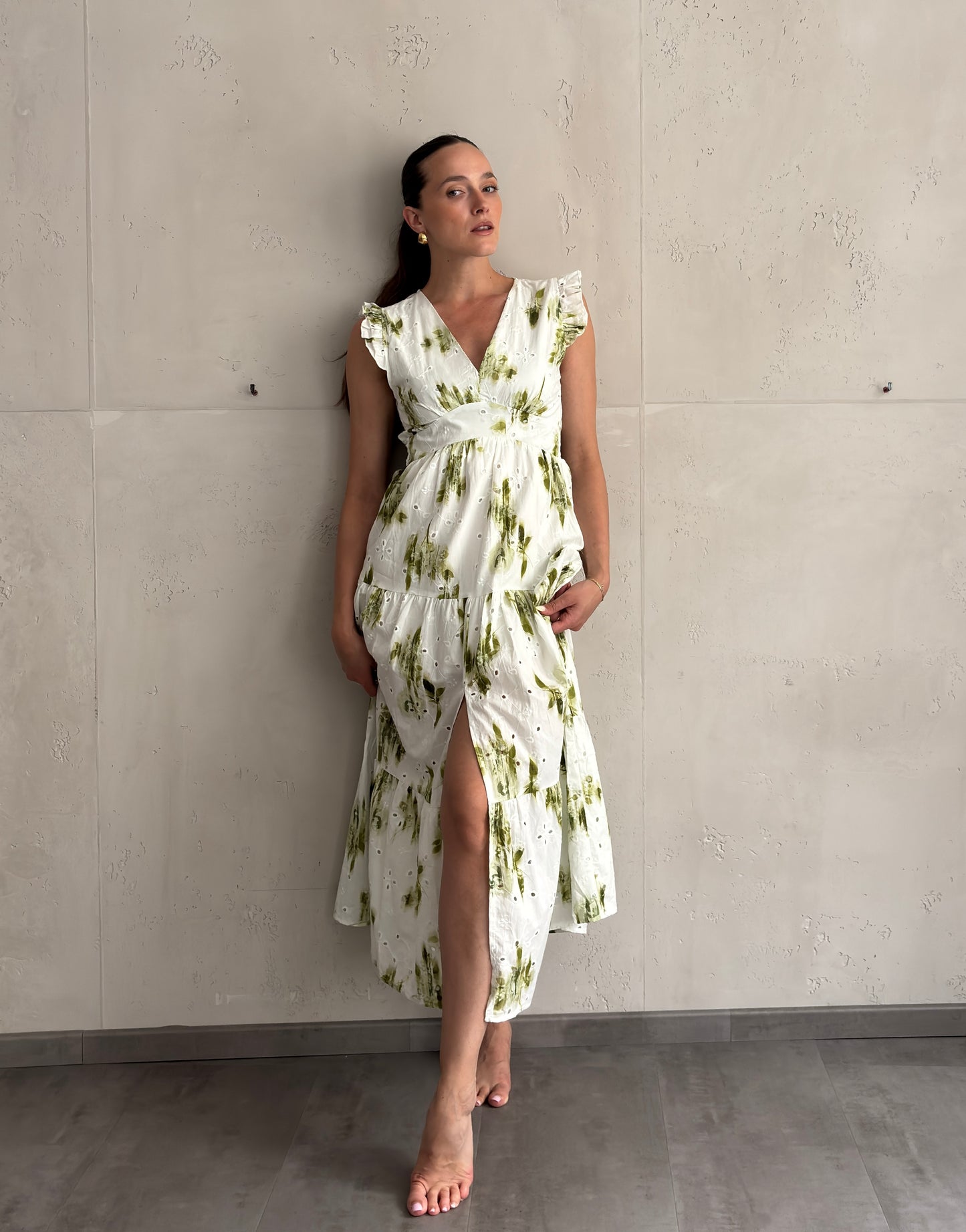 Lochdesign Kleid mit Rüschenärmeln & Blumendetails